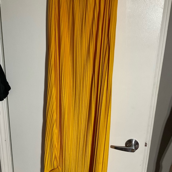 MBJ Lock & Love women’s long skirt NWT COLORS MUSTARD or GREEN size Large - Picture 2 of 4